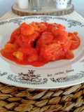 Merluza con gambas en salsa de pimientos