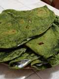 Piadina agli spinaci con crema allo yogurt greco e salmone affumicato