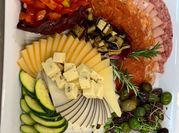 Una foto de antipasto de berenjena