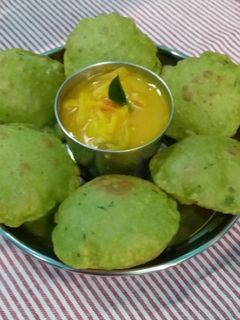 பாலக் கீரை பூரி (Palak Poori Recipe in Tamil) செய்முறை முக்கிய புகைப்படம்