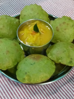 பாலக் கீரை பூரி (Palak Poori Recipe in Tamil) செய்முறை முக்கிய புகைப்படம்