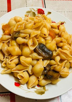 O poză a rețetei Paste cu sos de roșii și ciuperci.