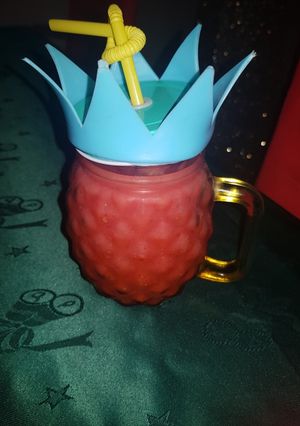 Una foto de Batido de frutilla y piña....🍍🍓🍓
