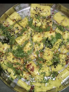 ખાંડવી (Khandvi Recipe In Gujarati) રેસીપી મુખ્ય ફોટો