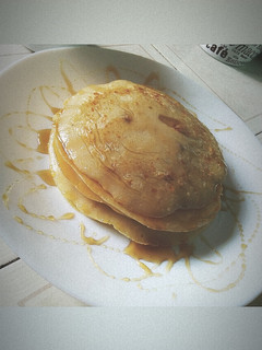 A picture of Raisins,banana pankace.