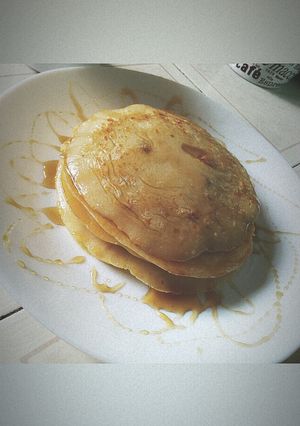 A picture of Raisins,banana pankace.