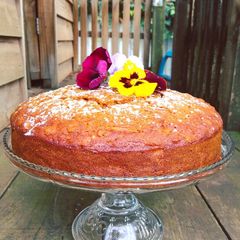 A picture of Carrot and walnut cake.
