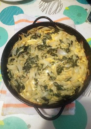 Una foto de Revuelto de espinacas y cebolla