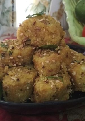 लौकी मुठिये (Lauki Muthiye recipe in Hindi) रेसिपी मुख्य फोटो
