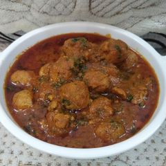A picture of Chicken keema kofta curry.