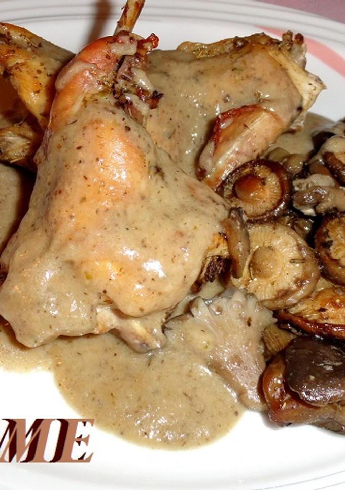 Una foto de Conejo al horno con salsa de setas