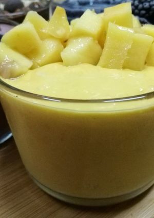 A picture of Mango bowl smoothies.