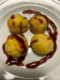 Palline takoyaki style farina di riso feta, zucchina e cipollotto