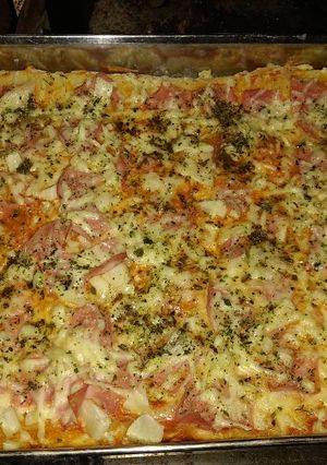 Una foto de Pizza hawaiana casera
