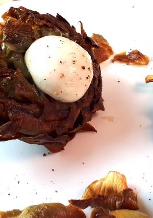 Foto di Carciofo alla giudia con cuore molecolare di cacio e pepe