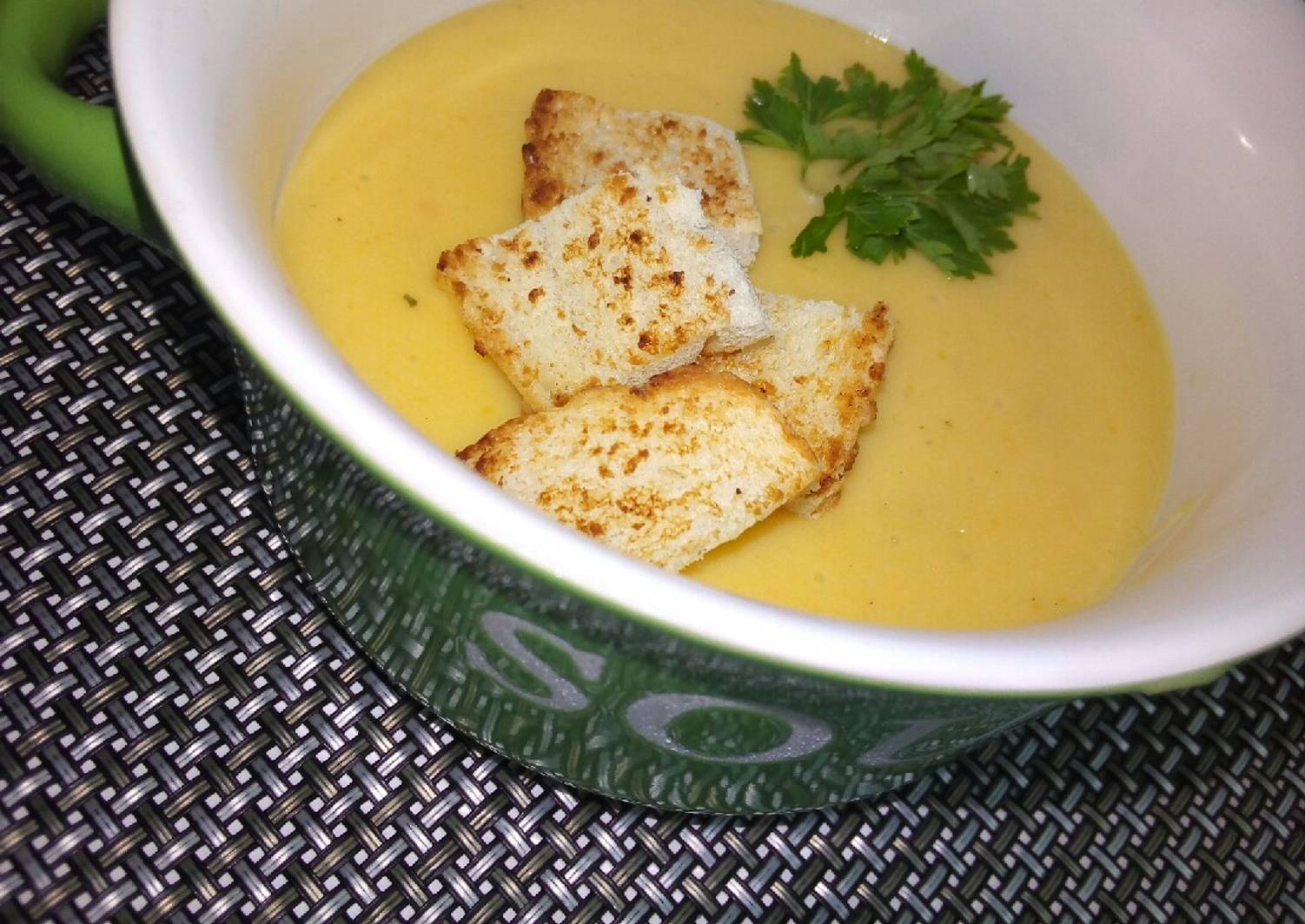 Рецепт сырного супа без плавленного сыра. Буламык (сырный суп). Суп-пюре картофельно сырный. Сырный суп пюре. Сырный суп с чипсами.