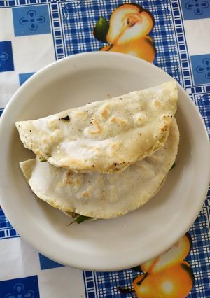 Una foto de Quesadillas de Flor de Calabaza