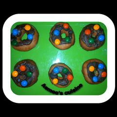 A picture of Chocolate glazed Doughnut.
