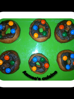 A picture of Chocolate glazed Doughnut.