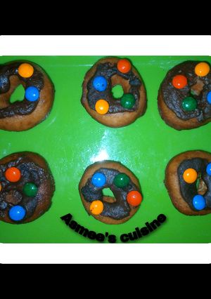 A picture of Chocolate glazed Doughnut.