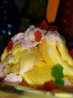 টুটি ফ্রুটি টু ইন ওয়ান কাস্টার্ড আইসক্রিম (tutti frutti two in one custard ice cream) রেসিপির প্রধান ছবি