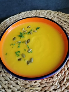 Una foto de Crema de apio, puerro y calabaza