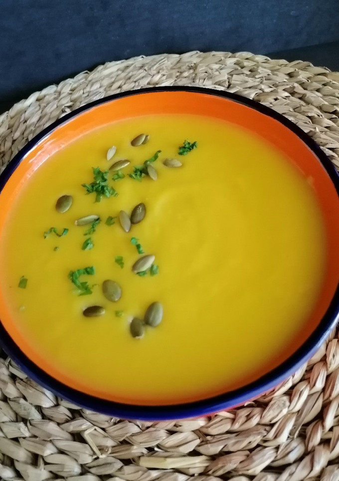 Una foto de Crema de apio, puerro y calabaza