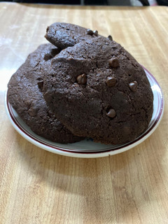 Una foto de Galletitas de chocolate rellenas con nutella 🍪