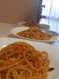 Spaghetti al pangrattato e cipolla fritta