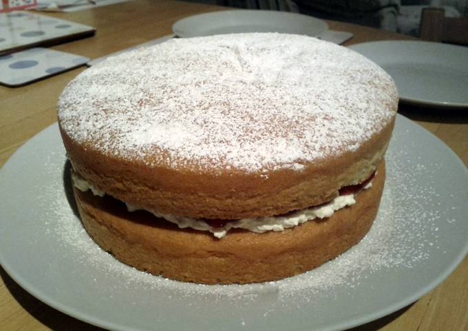 Step-by-Step Guide to Make Homemade Victoria Sponge Cake