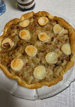 Une photo de Tarte endives quenelles jambon champignons au fromage de chèvre
