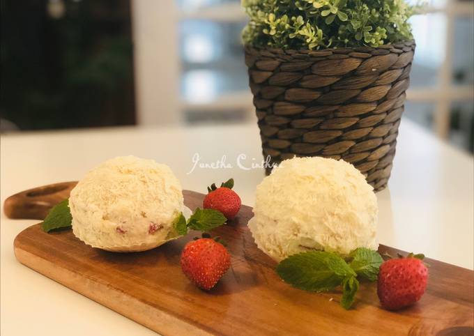 Bola-bola brownis keju isi strawberry