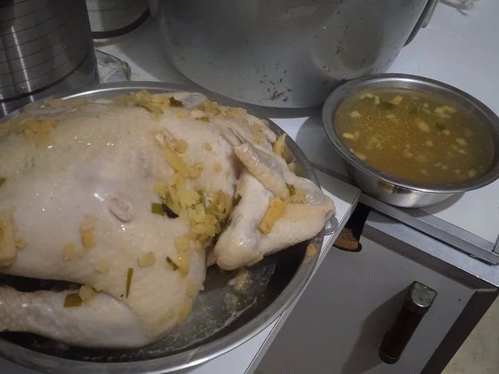 Langkah Mudah untuk Membuat Resep  Kukus Ayam Utuh Bumbu Asin yang Bikin Ngiler, Lezat Sekali
