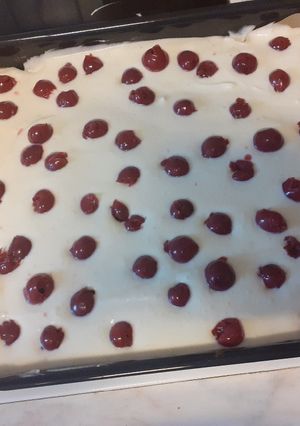 Meggyes joghurt krémes piskóta recept fotója