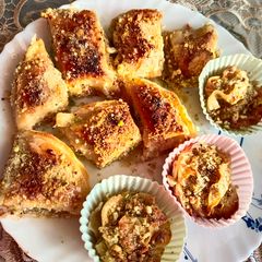 A picture of Turkish dessert.