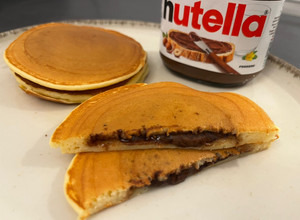 Nutellával töltött amerikai palacsinta recept fotója