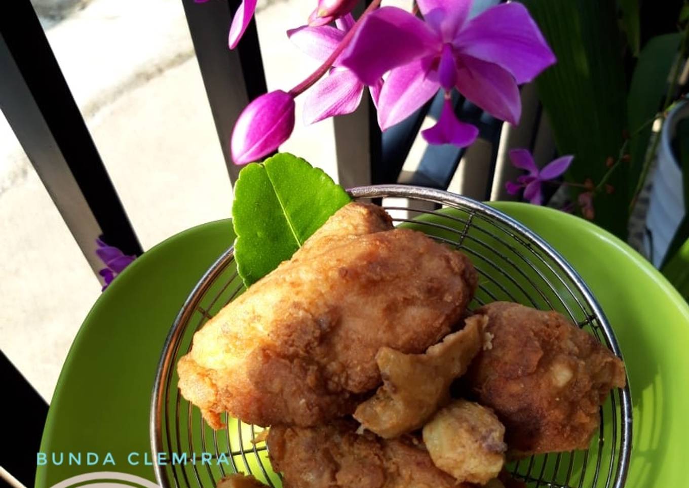 Ayam goreng tepung bawang putih