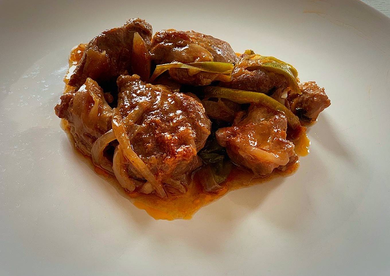 Caldereta de cordero al vino blanco