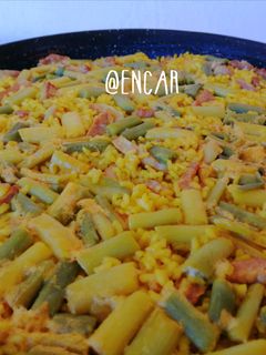 Una foto de Arroz con secreto y ajos tiernos