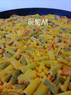 Una foto de Arroz con secreto y ajos tiernos