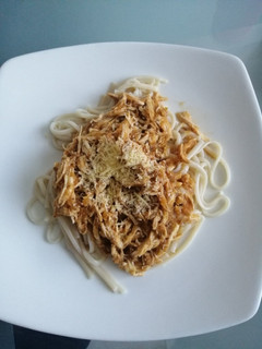 Una foto de Pastas con pollo en salsa napolitana
