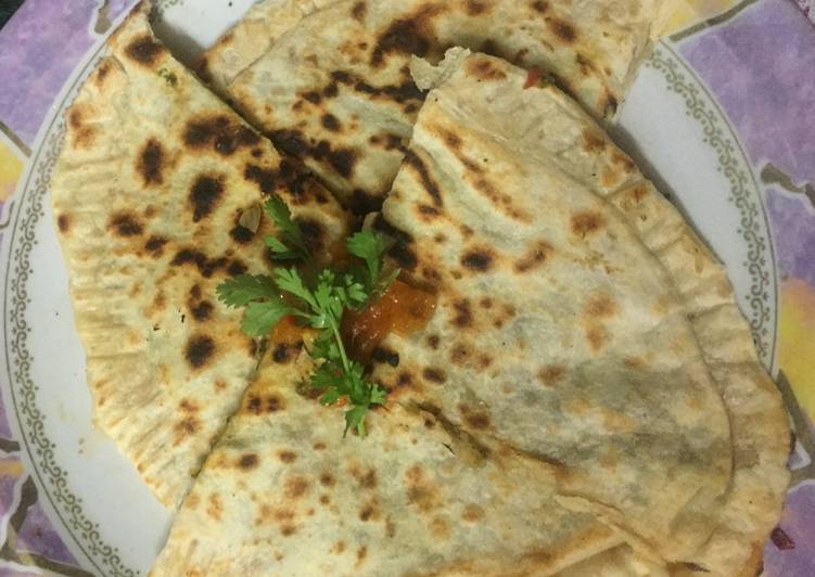 How to Prepare Quick Cheese paratha with lots of spinach