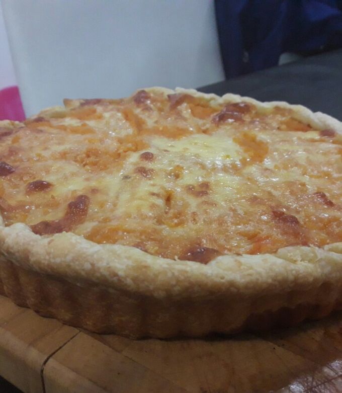 Una foto de Tarta de calabaza pollo cebolla y queso fresco