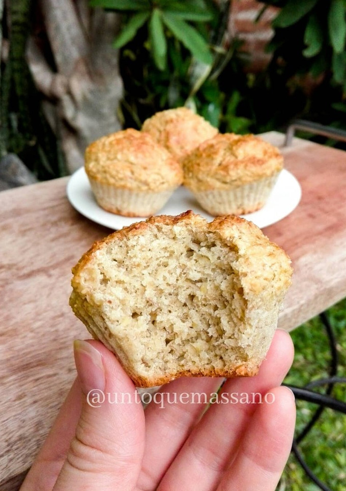 Una foto de MUFFINS SALUDABLES DE BANANA (Fácil, rápido y económico)