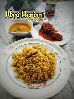 Gambar Nasi beriani kari ayam dalam tin
