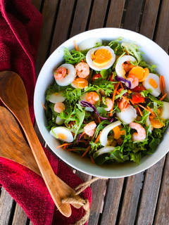 Foto de Camarão em salada de legumes