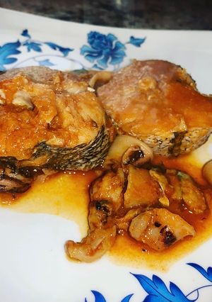 Una foto de Deliciosa y jugosa merluza en salsa