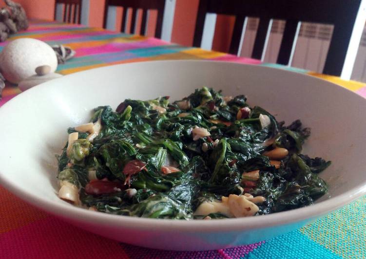 Espinacas con nata y almendras