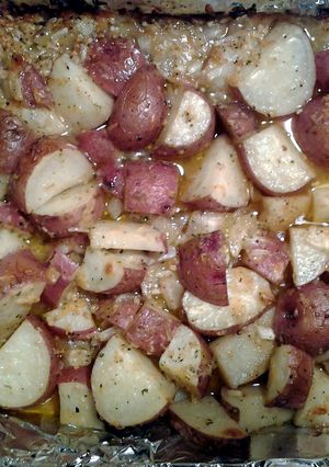 A picture of roasted redskin potatoes.