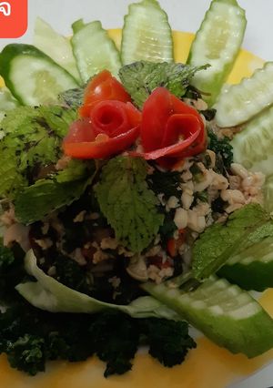 รูปของ ลาบหมูเจกับผักเคียง